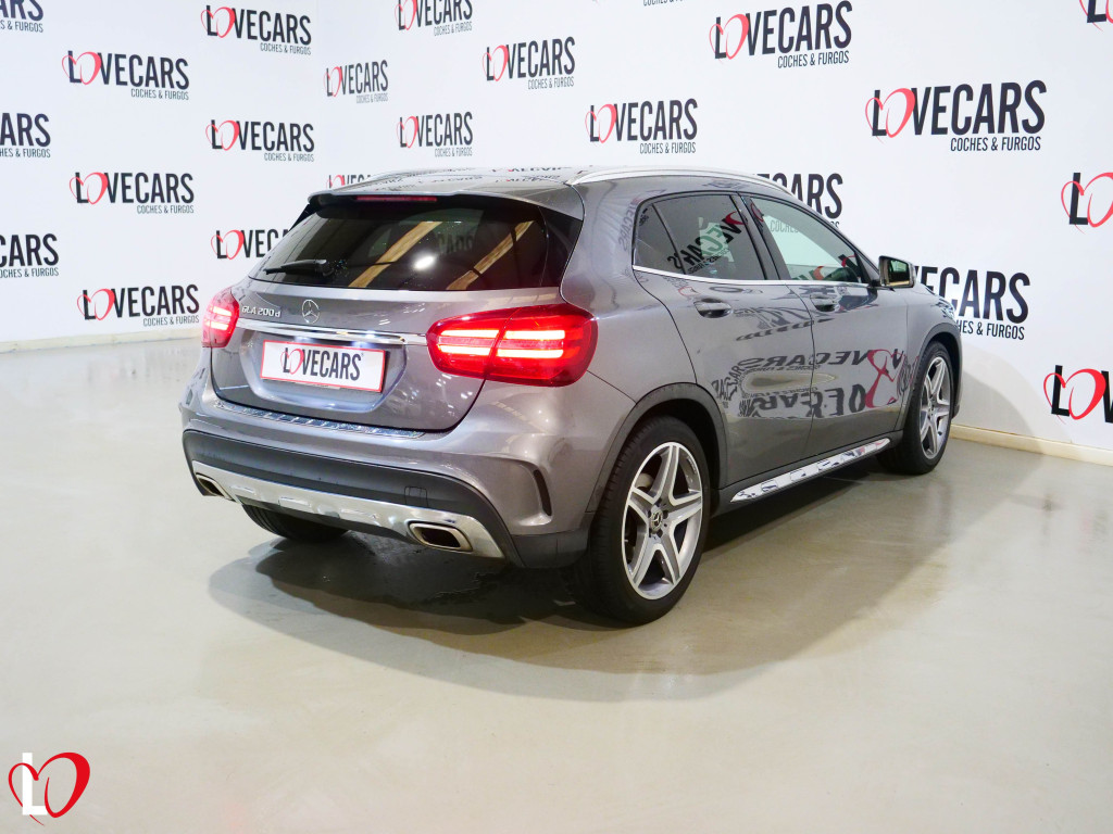 MERCEDES GLA 200 D AUTOMÁTICO AMG 136 de segunda mano