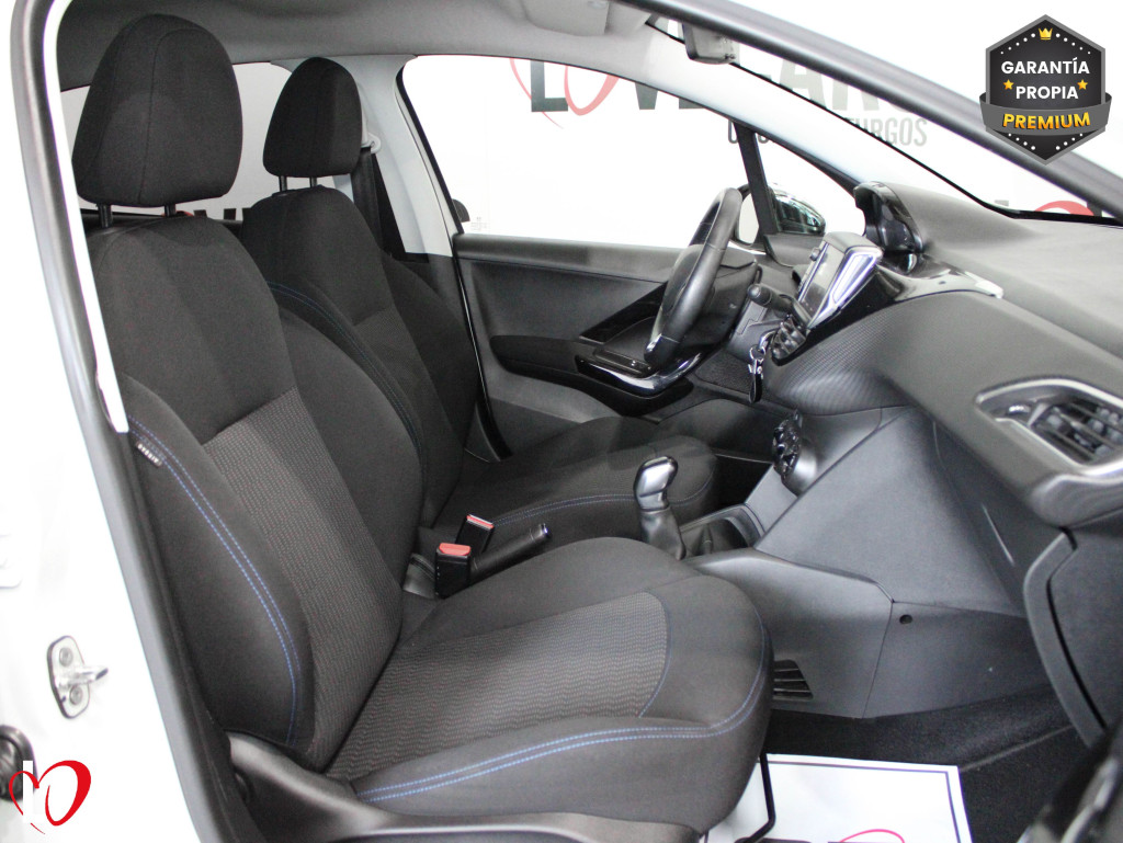 PEUGEOT 208 1.2 STYLE PURETECH 82 de segunda mano