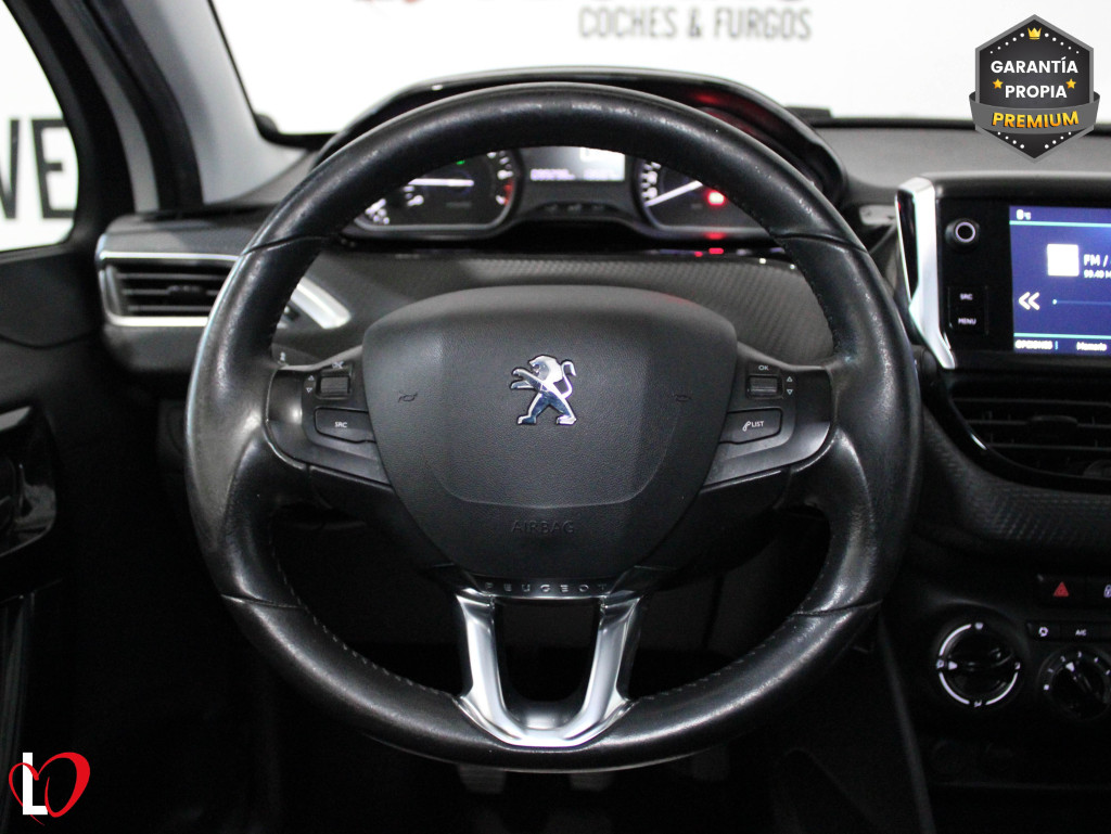 PEUGEOT 208 1.2 STYLE PURETECH 82 de segunda mano