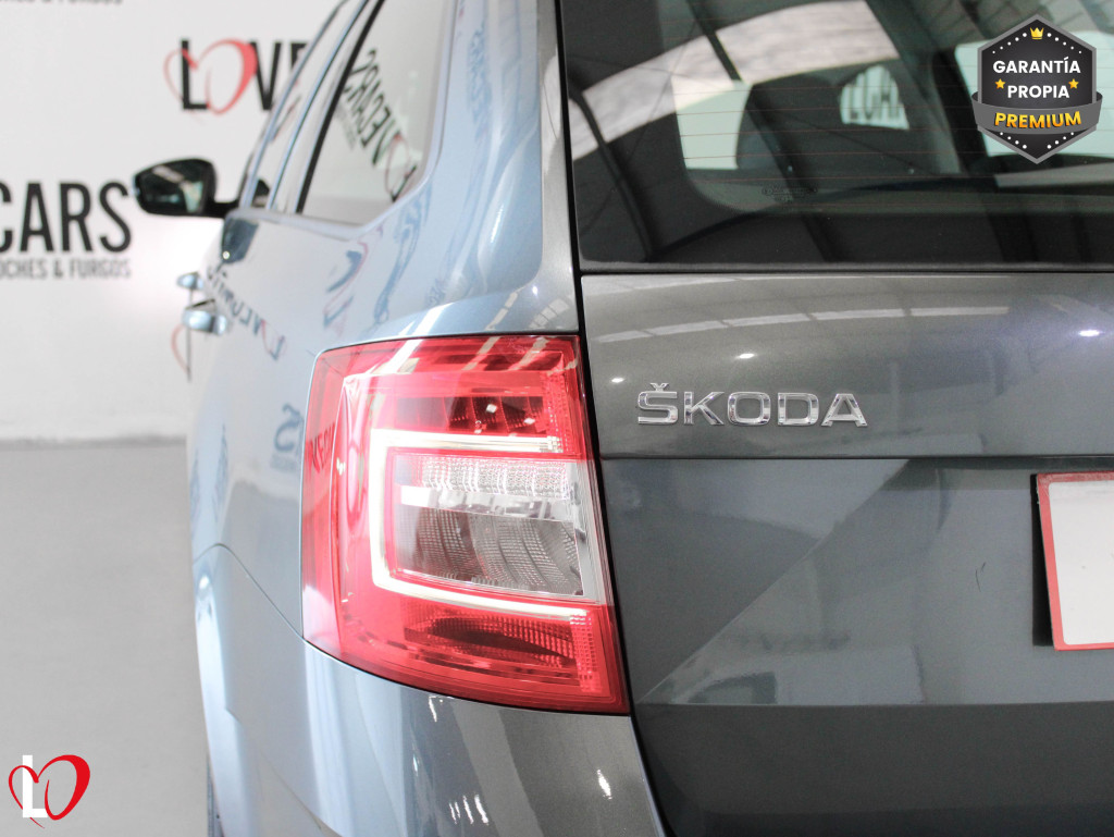 SKODA OCTAVIA COMBI 1.6 TDI LIKE 115 de segunda mano