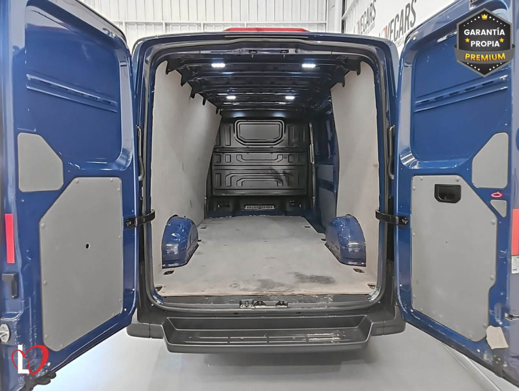 VOLKSWAGEN CRAFTER 2.0 TDI 30 FURGÓN CERRADO 102 de segunda mano