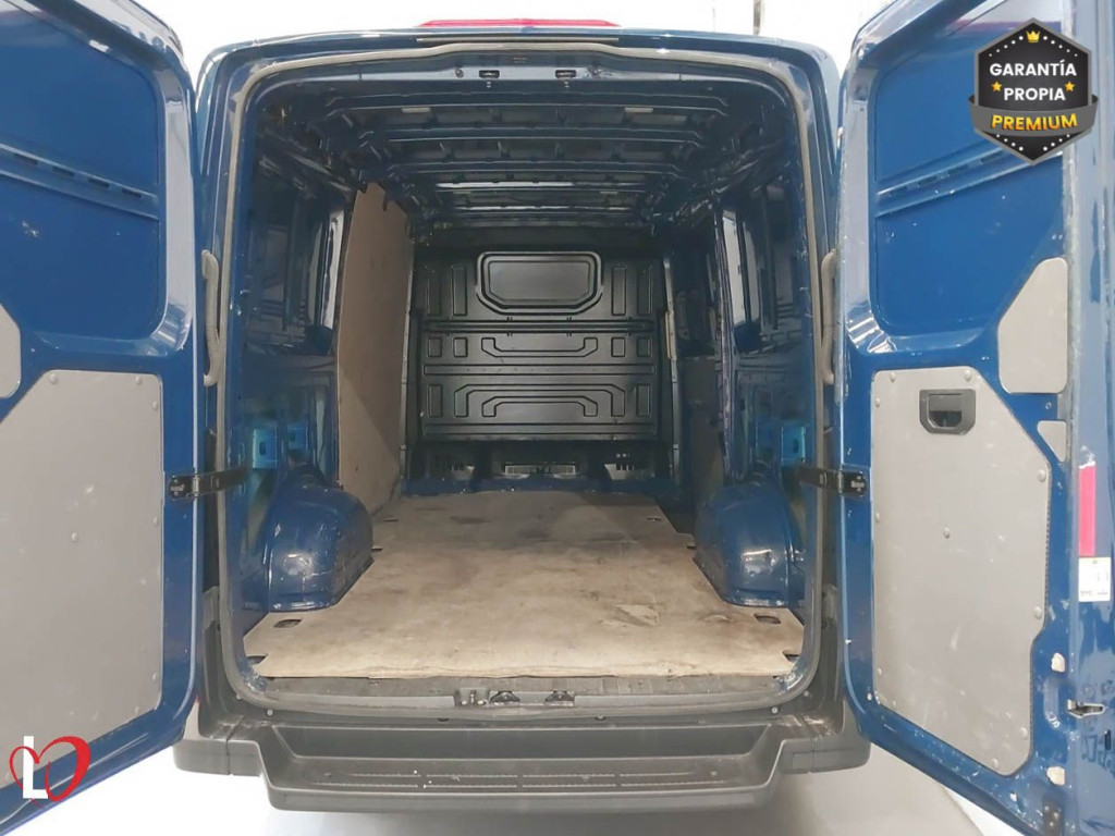 VOLKSWAGEN CRAFTER 2.0 TDI 30 FURGÓN CERRADO 102 de segunda mano